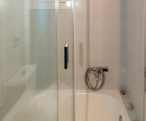 Semesterbostad Milos Sunset Tripiti